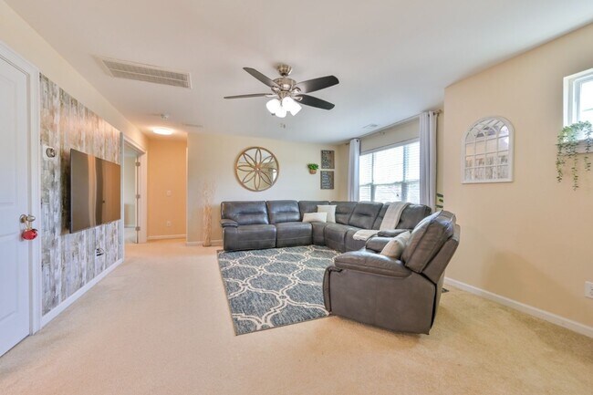 Building Photo - 430 Spectrum Rd