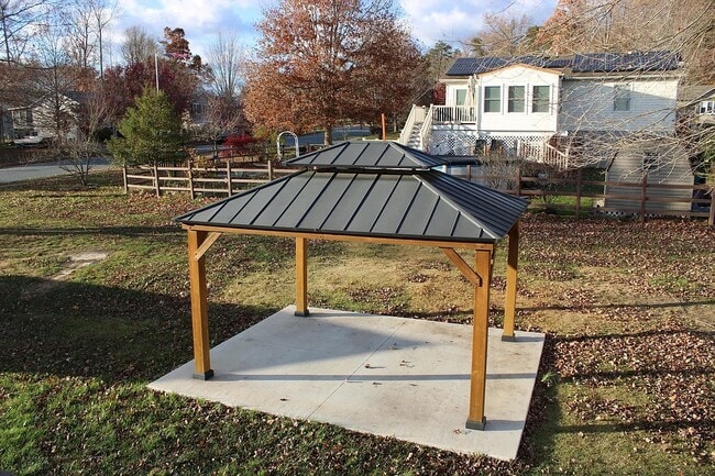 Building Photo - 7 White Birch Dr