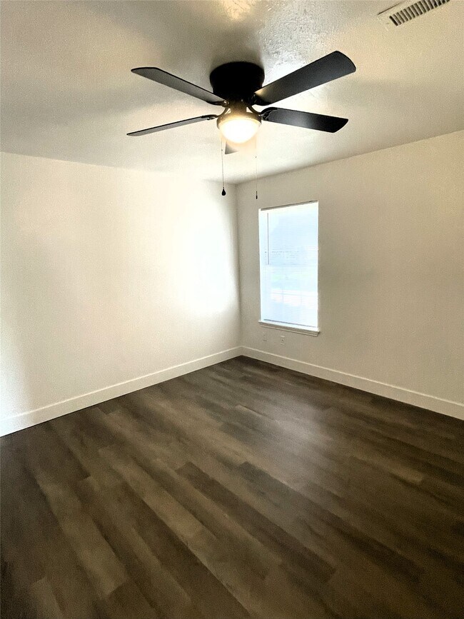 Building Photo - 741 James St