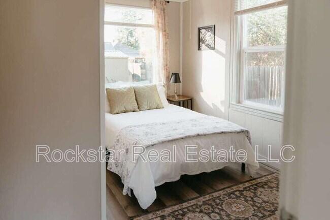 Building Photo - 1307 W Cleveland Ave