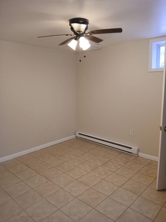 Building Photo - 4 Easy St