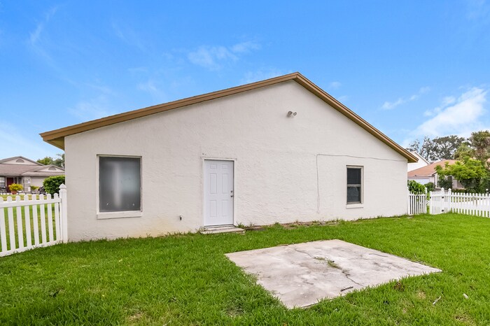 Building Photo - 2902 Woolridge Dr