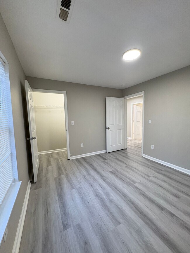 Building Photo - Bellagio Living III