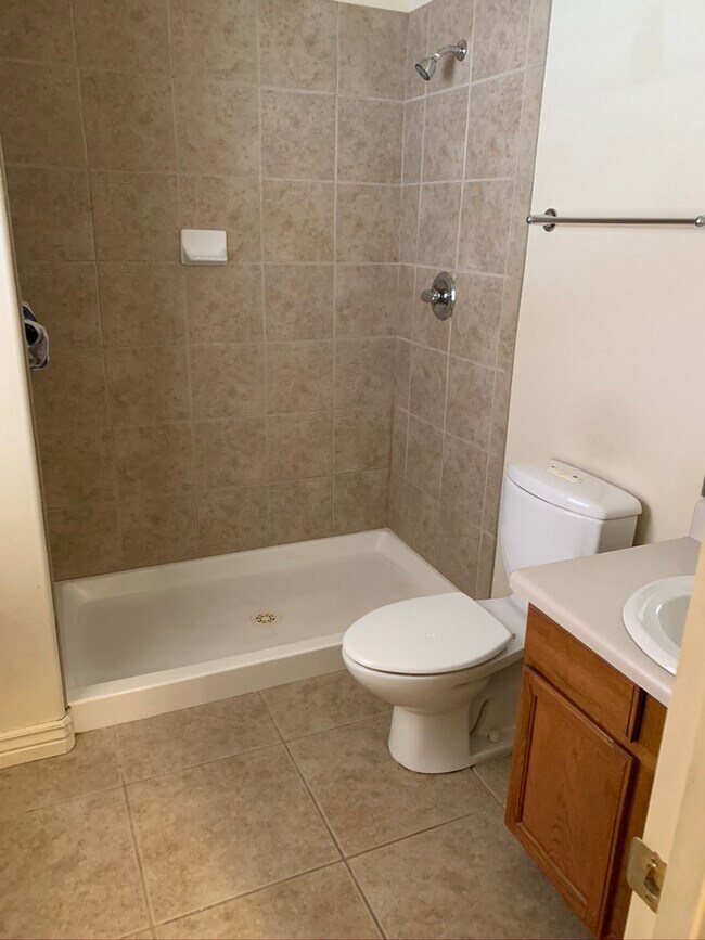 Building Photo - 1461 E Turney Dr