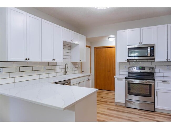 Building Photo - 1122 Crystal Pl W