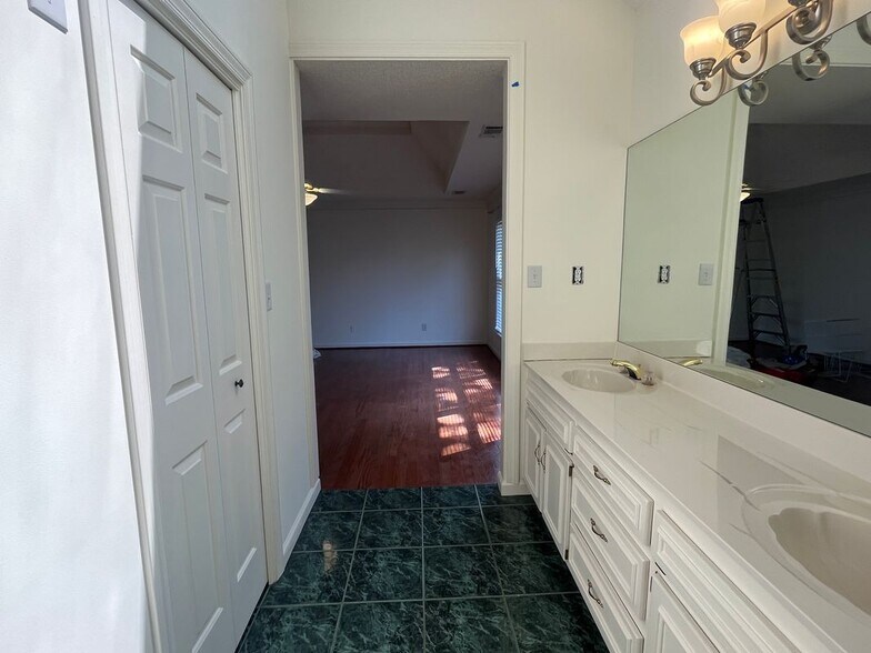 Building Photo - 972 Bridgegate Dr NE