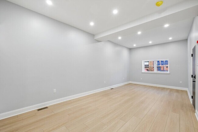 Building Photo - 617 S 8th St