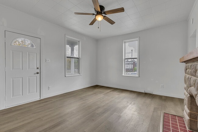 Building Photo - 862 Grove Ave