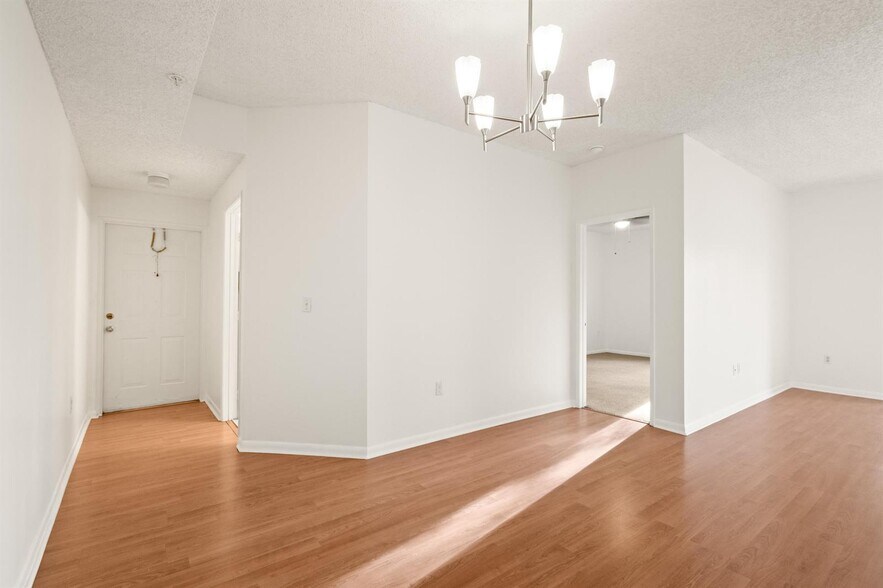 Building Photo - 6960 SW 39th St