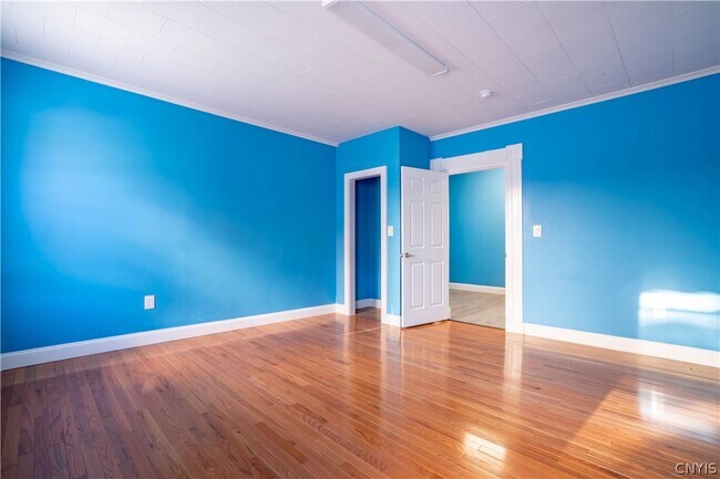 Building Photo - 599 Albany St