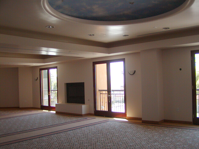 Building Photo - 2455 Colorado Blvd