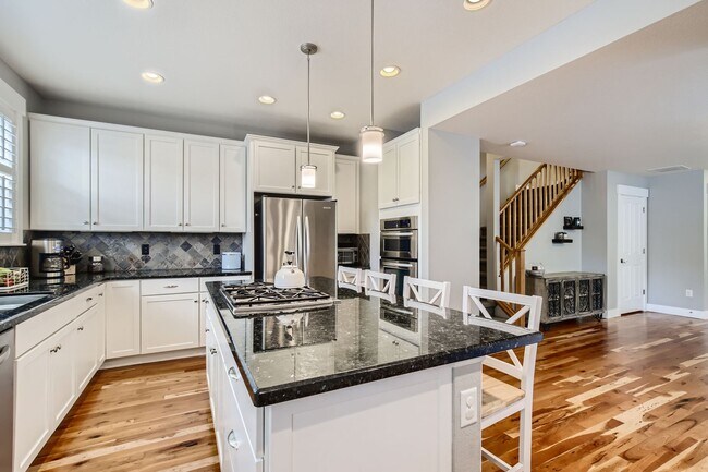 Building Photo - Long Realty & Property Management - Wonderfully Located Townhome in Great Neighborhood