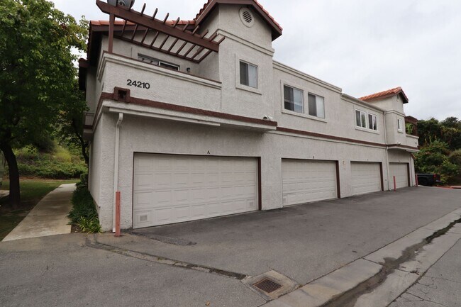 Building Photo - **24210 Sylvan Glen Rd #F Diamond Bar** 2 bedroom 2 bath Townhouse !!