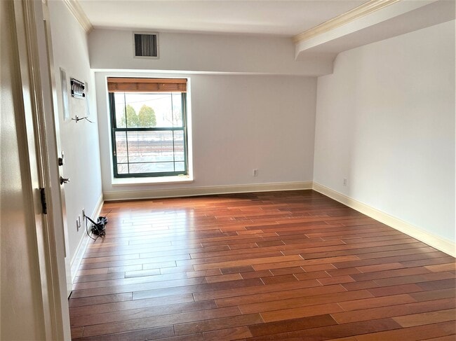 Building Photo - 1 S Astor St