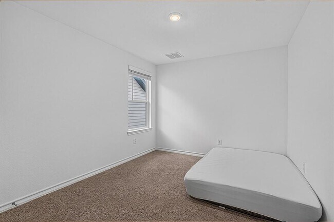Building Photo - 2911 St Regis Dr