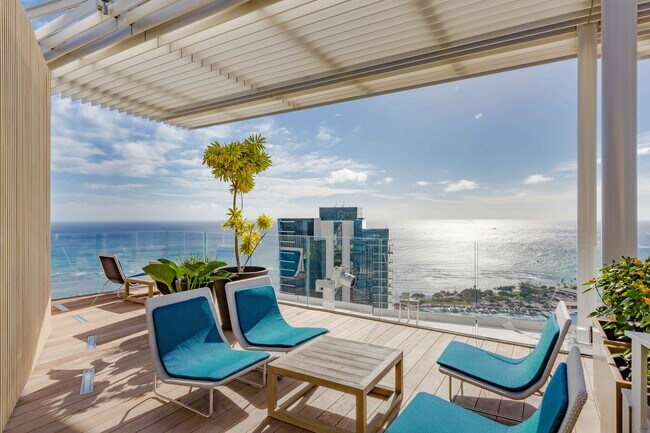 Building Photo - 1001 Queen St