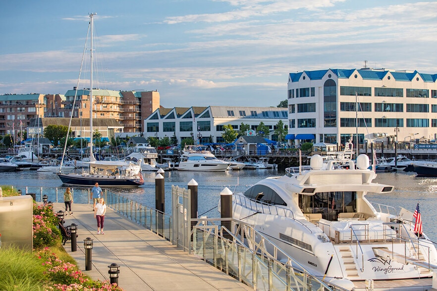 Summer in Harbor Point - 9 Pulaski St