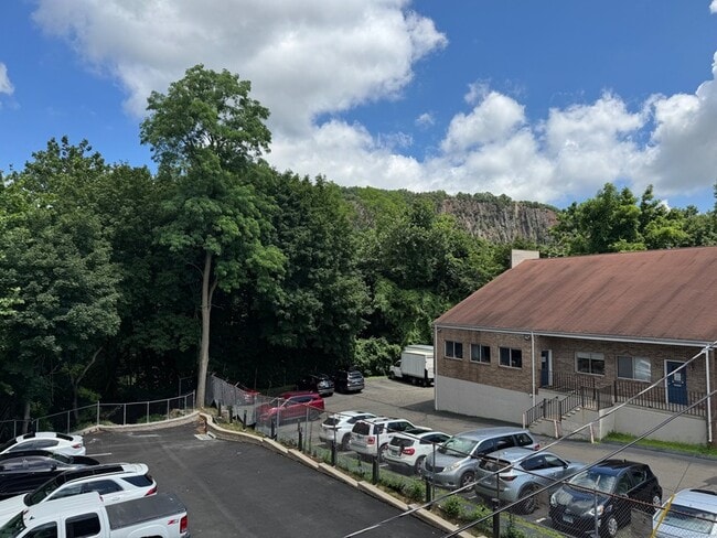 Building Photo - 1085 Whalley Ave