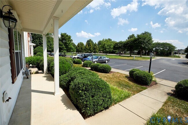 Building Photo - 315 Kingscote Ln