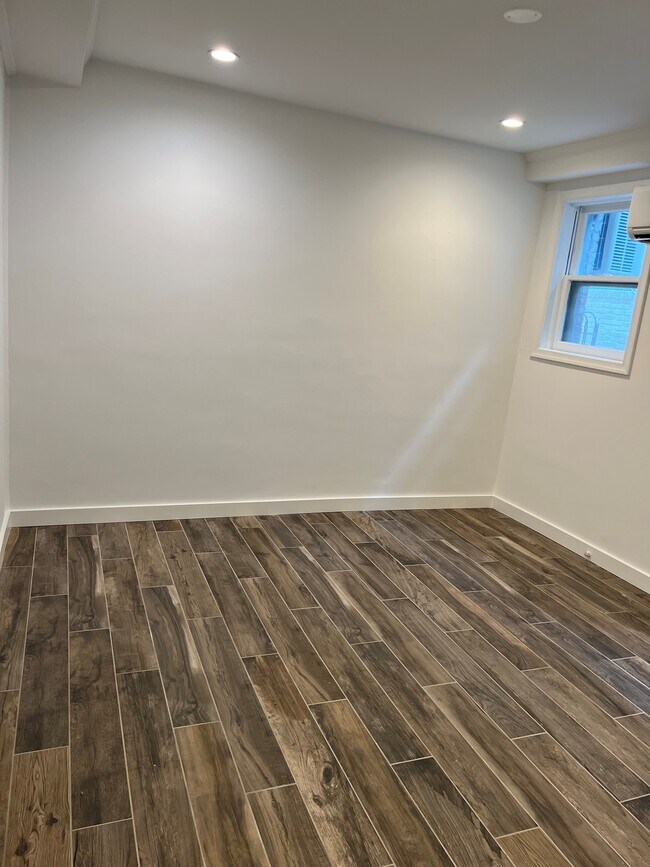 Building Photo - 215 5th St SE