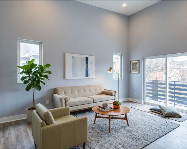 Building Photo - 1923 Holly Dr