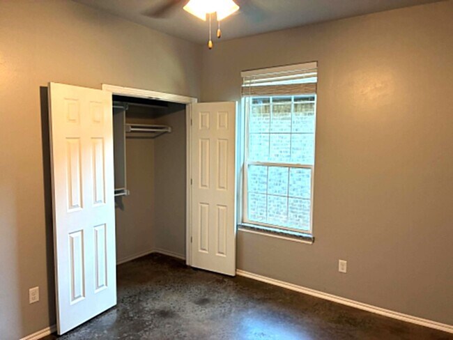 Building Photo - 7508 Redbud Villas Ct
