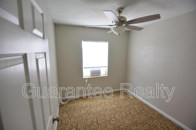 Building Photo - 1712 E Hinson Ave