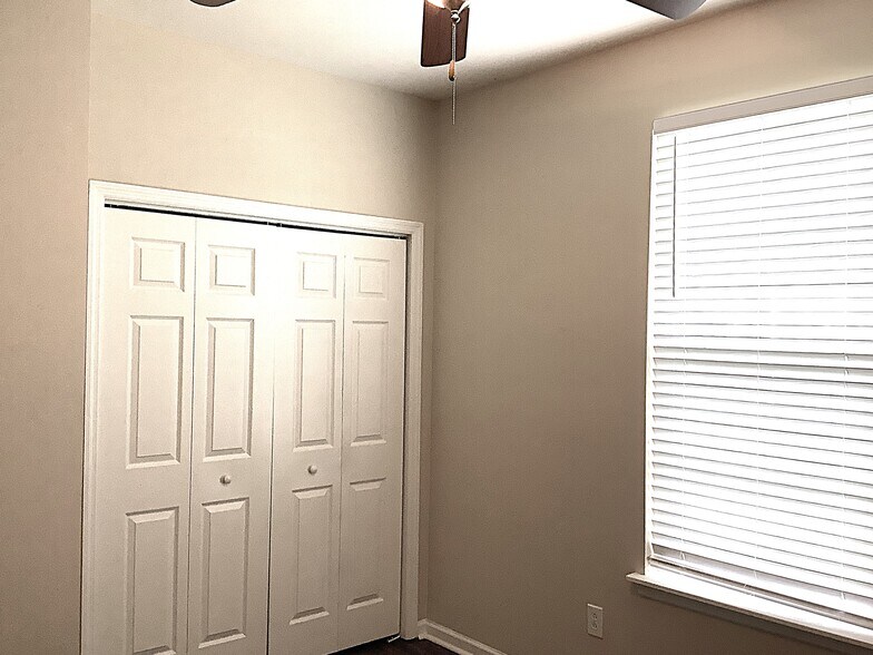 Building Photo - 8029 Hyannis Ct