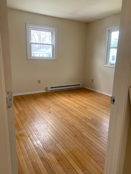 Building Photo - 12 Pine St