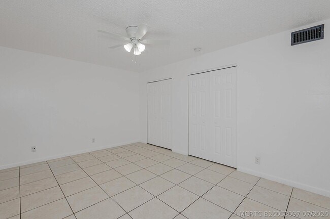 Building Photo - 8830 W Sample Rd