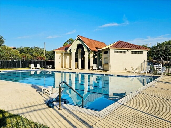 Building Photo - 5031 Gulf Stream Ln