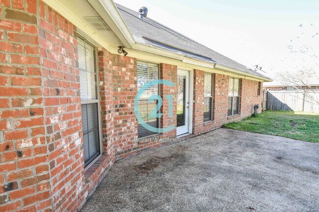 Building Photo - 3 Bed/2 Bath Home in Ashbrooke