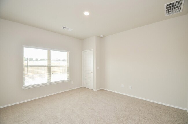 Building Photo - 25513 Blossom Ct