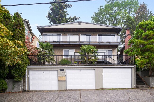 Building Photo - 3202 15th Ave W