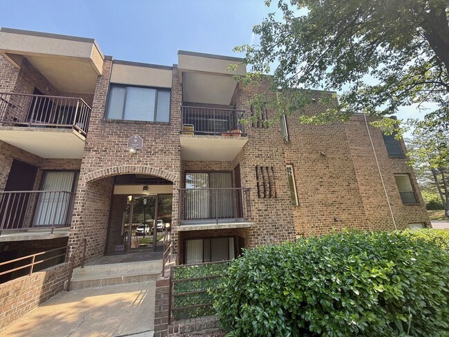 Building Photo - Ready now! Huge 1 bedroom condo in Annapolis!