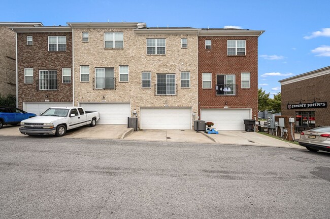 Building Photo - Luxury Townhome at the Boulevard