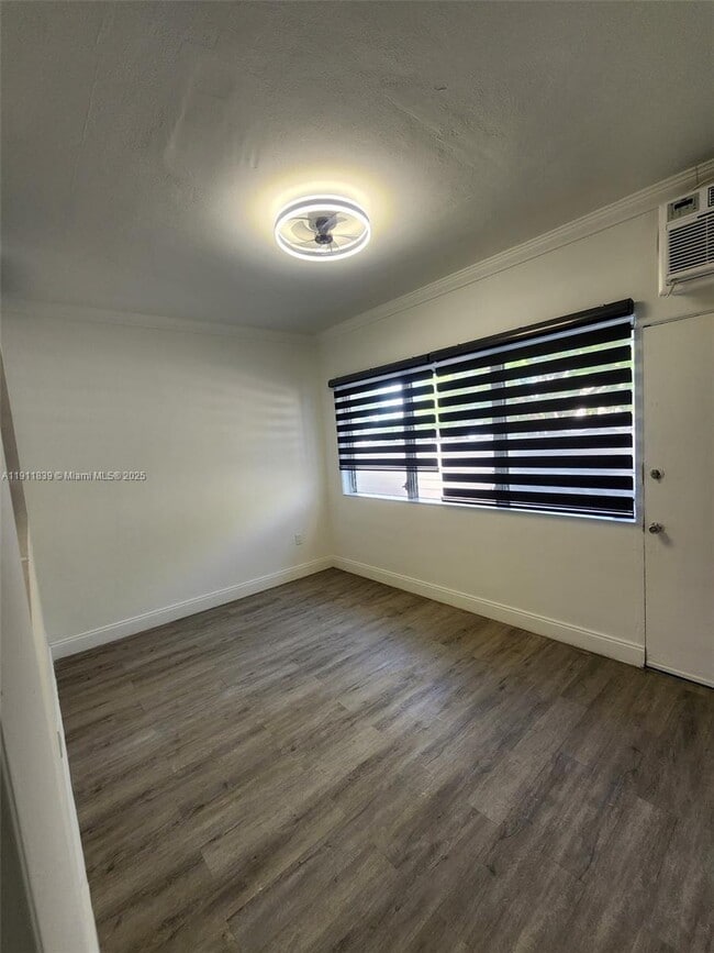 Building Photo - 2101 Normandy Dr