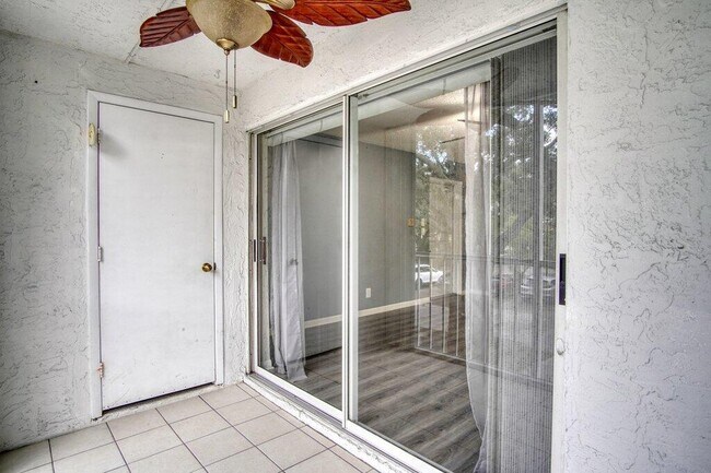 Building Photo - 2500 SE Anchorage Cove