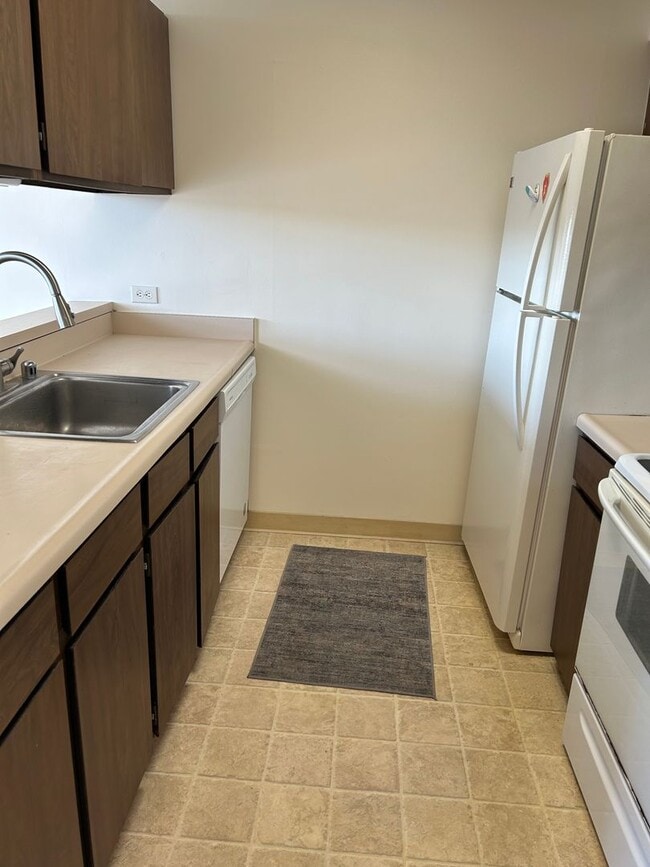 Building Photo - 2444 Hihiwai St