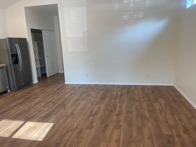 Building Photo - Occupied Do Not Disturb Tenant - Newer hom...