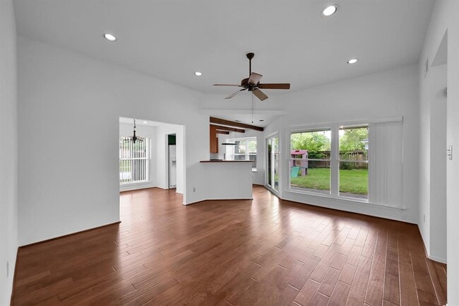 Building Photo - 2303 Whitelake Dr