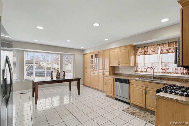 Building Photo - 39024 Faith Dr