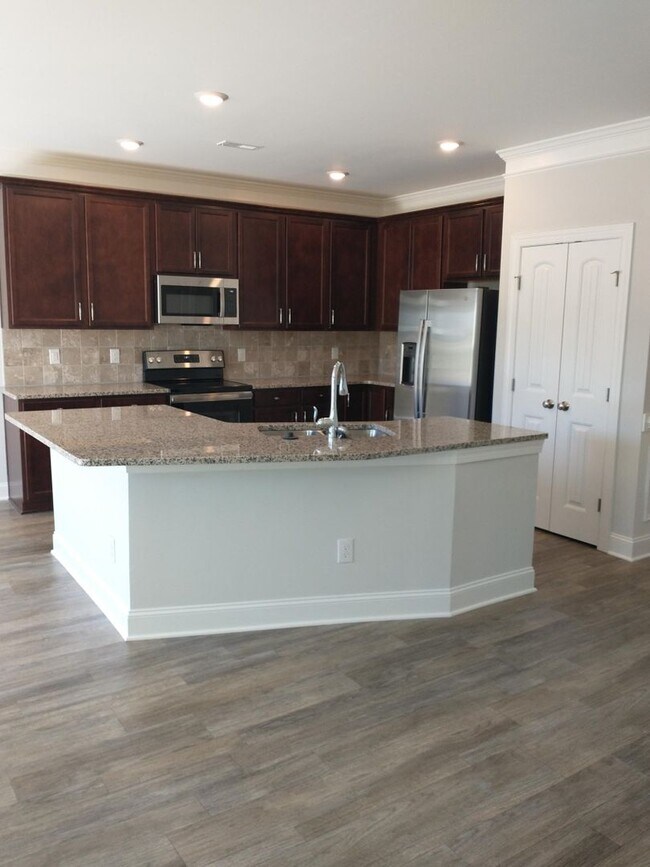 Building Photo - Beautiful Home in Gardner!  4 bedroom 3 full bath  Available NOW!