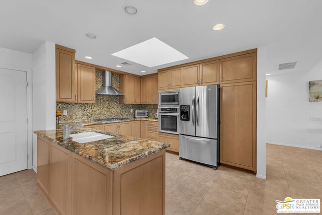 Building Photo - 10 Colgate Dr