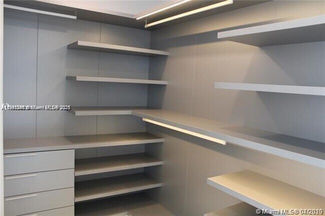 Building Photo - 16901 Collins Ave