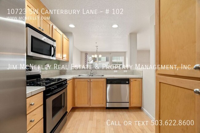 Building Photo - Beautiful 3BR Townhome in Tigard – Private...