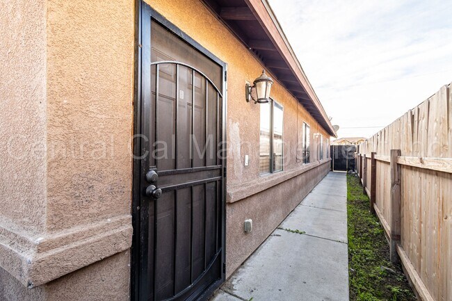 Building Photo - 130 8th St