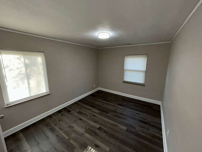 Building Photo - Beautiful Renovated Colonial