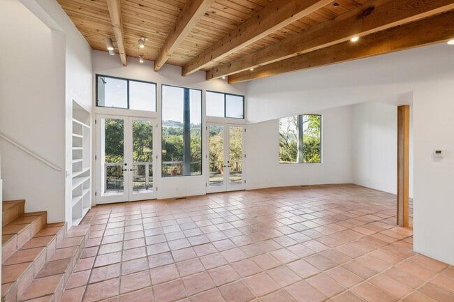 Building Photo - Charming 4BR Home Available in Private Portola Valley Cul de Sac