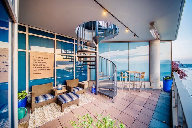 Building Photo - 2Bd/2.5Ba Seattle  Penthouse